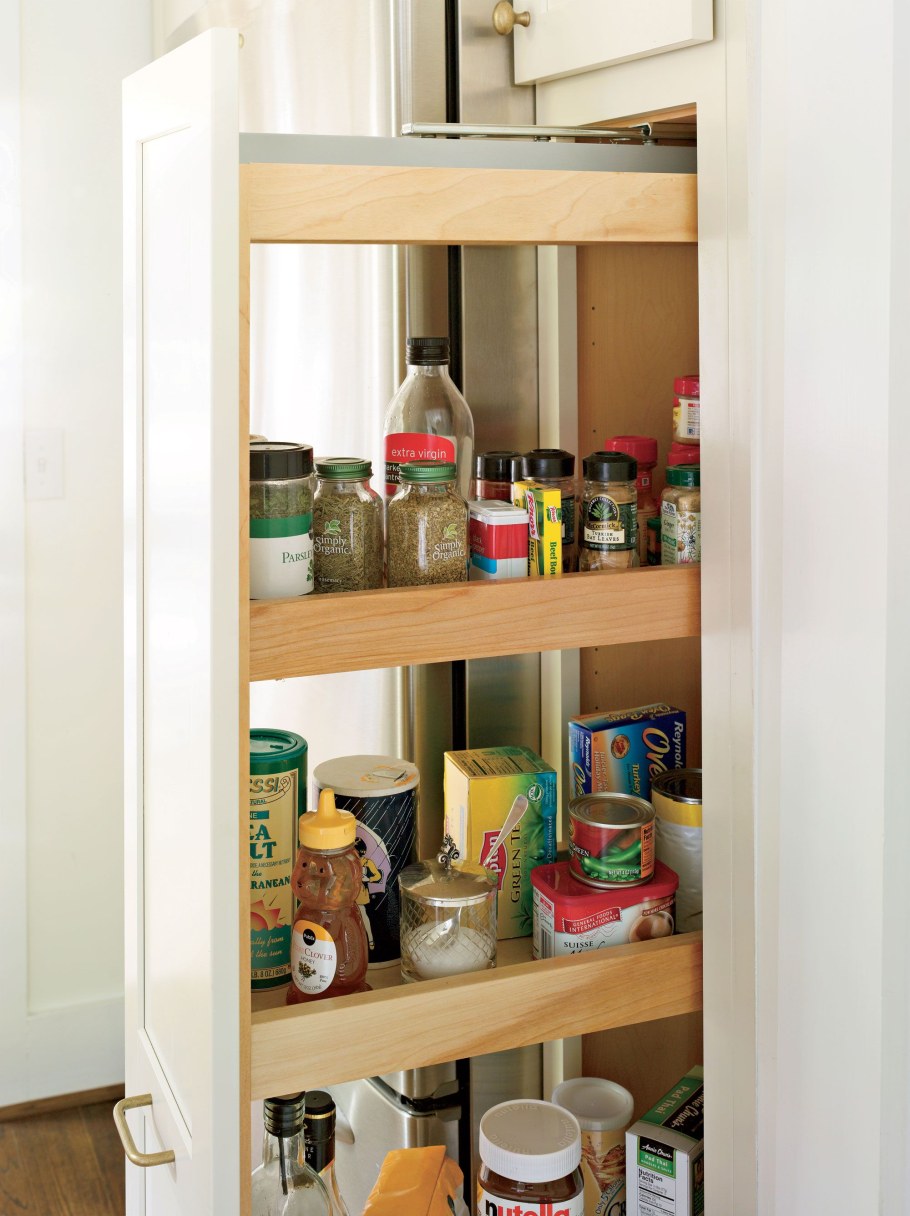 Узкий кухонный шкаф