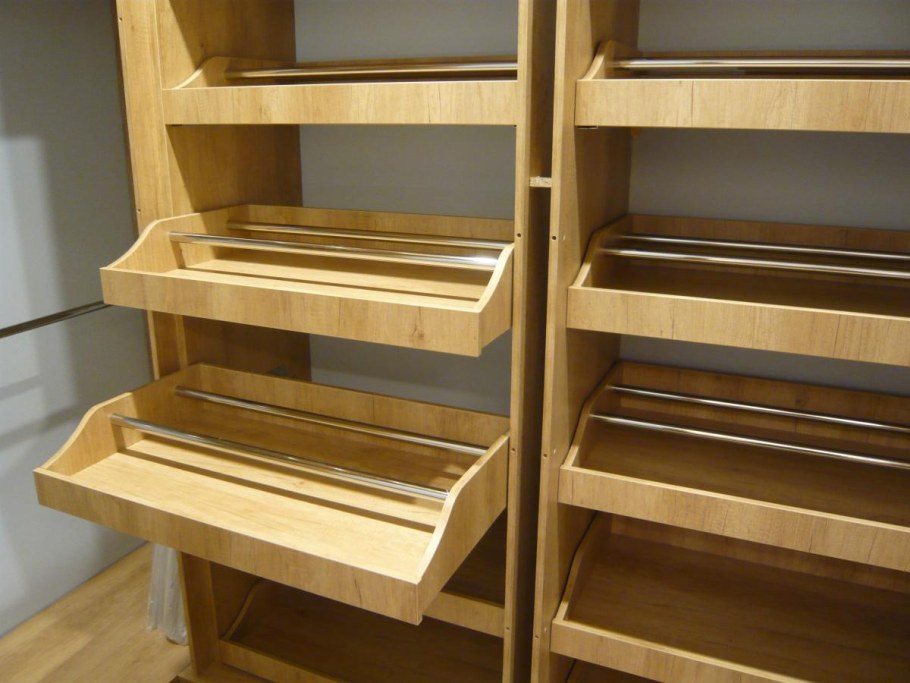 Выкатные полки для обуви из ДСП