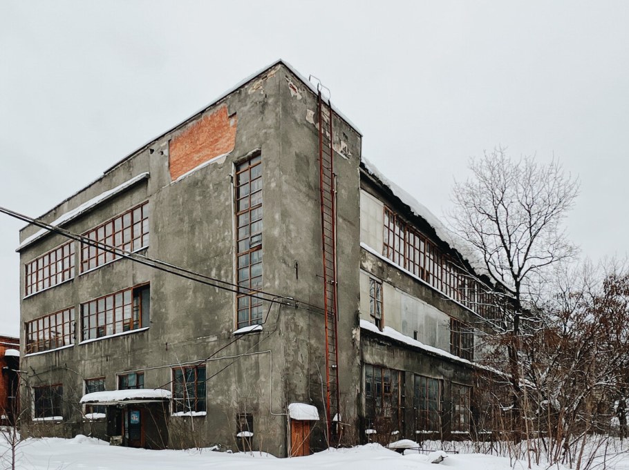 Развалины завода миг