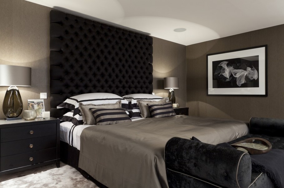 Спальня в темных тонах