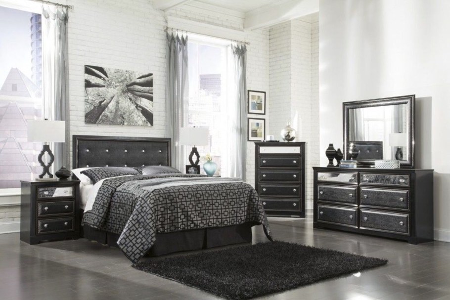 Интерьер спальни с черной мебелью