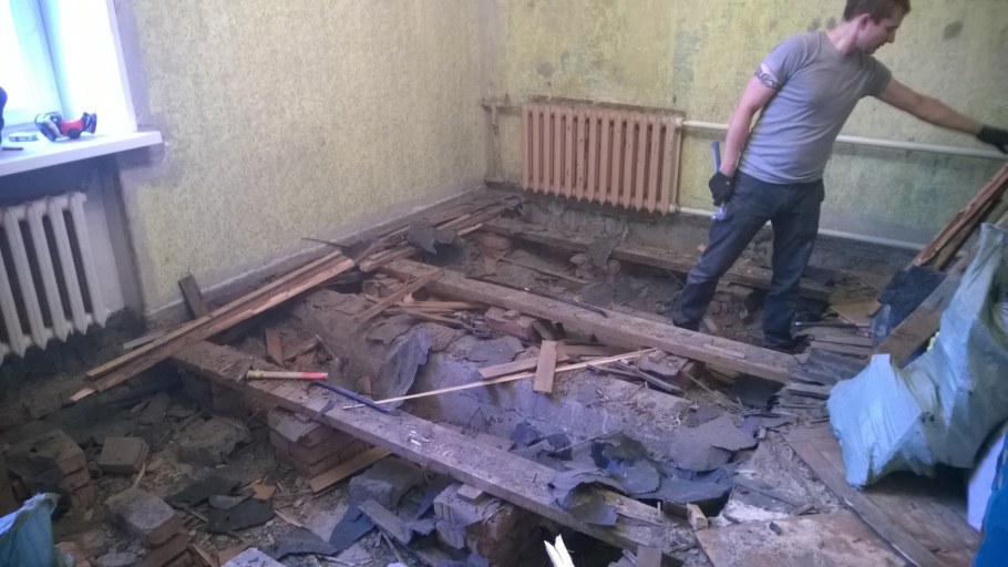 Демонтаж деревянных перекрытий