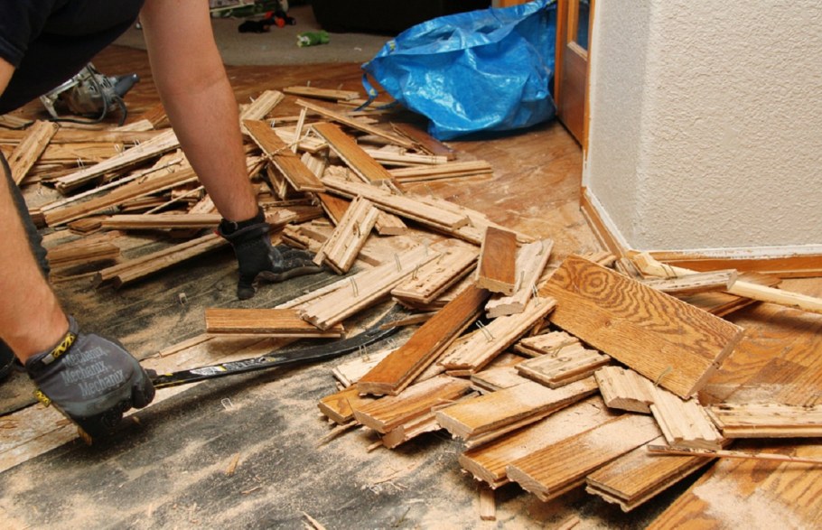 Демонтаж паркета