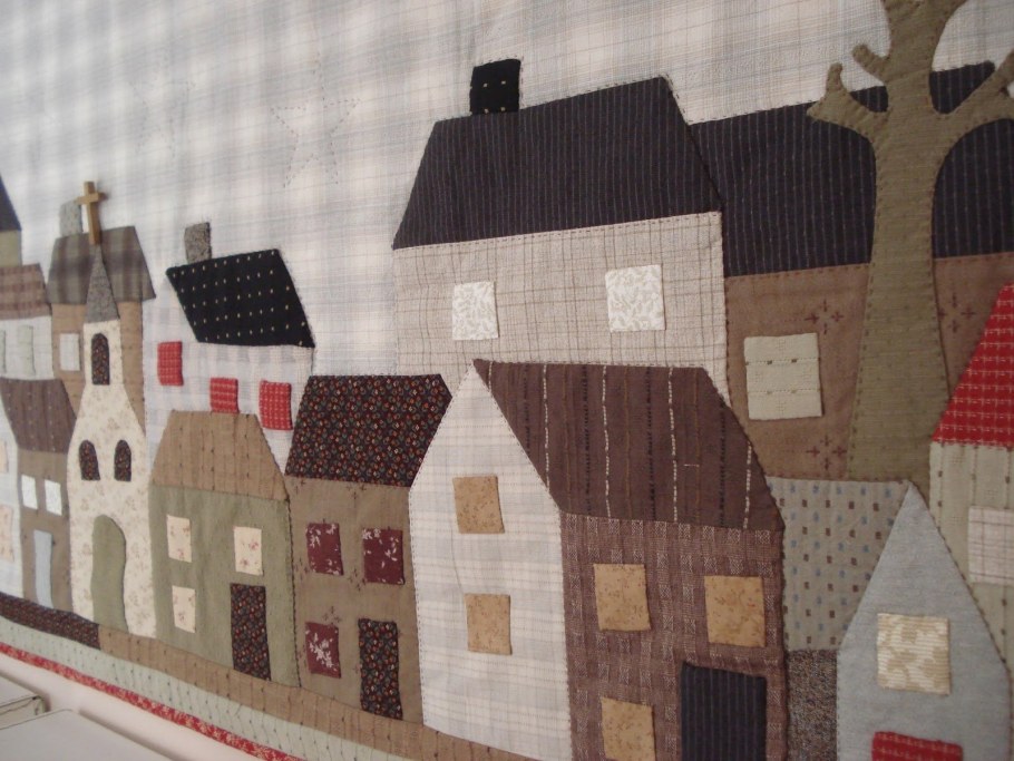 Панно с домиками лоскутное