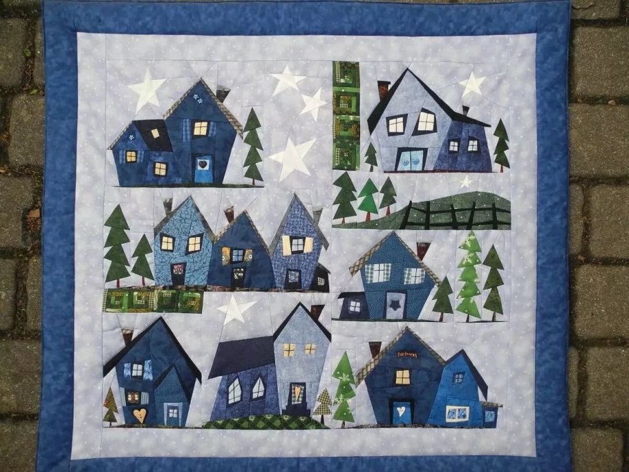 Панно из ткани домики