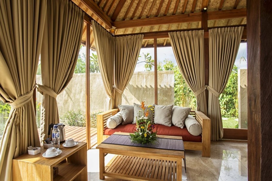 Красивые шторы на веранду