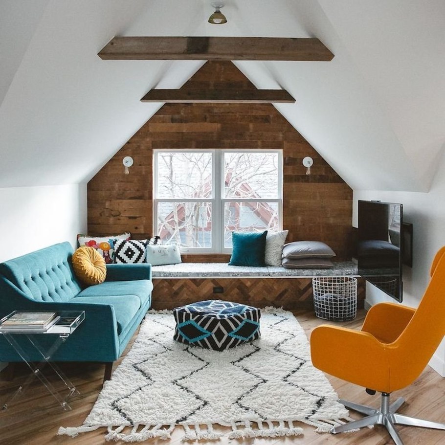 Комната под крышей