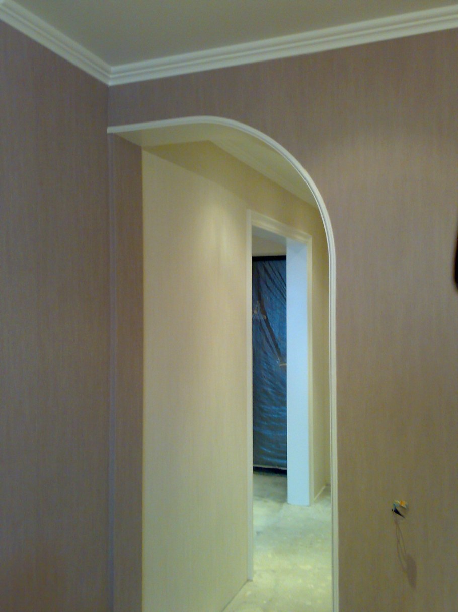 Дверной проем полуаркой