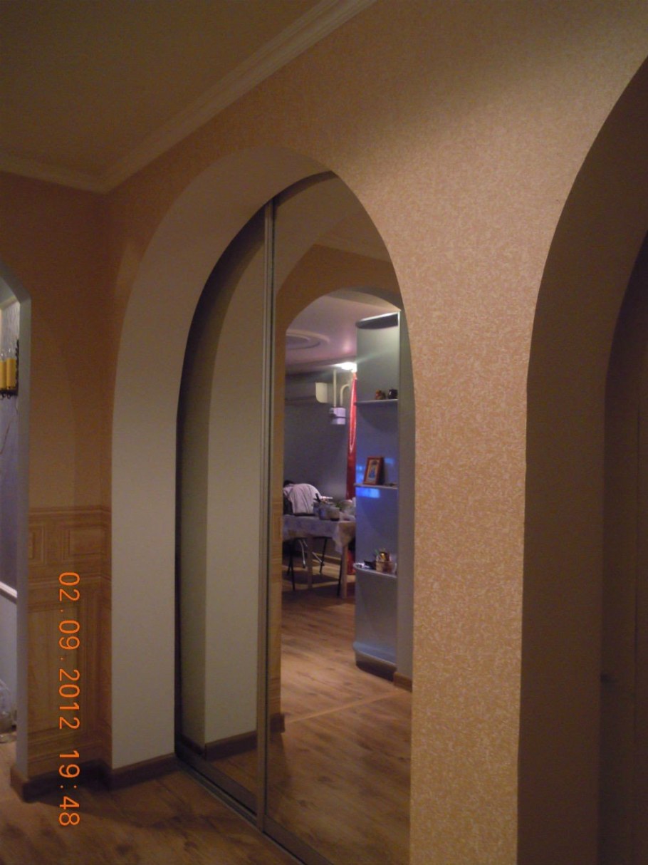 Арки из прихожей в зал