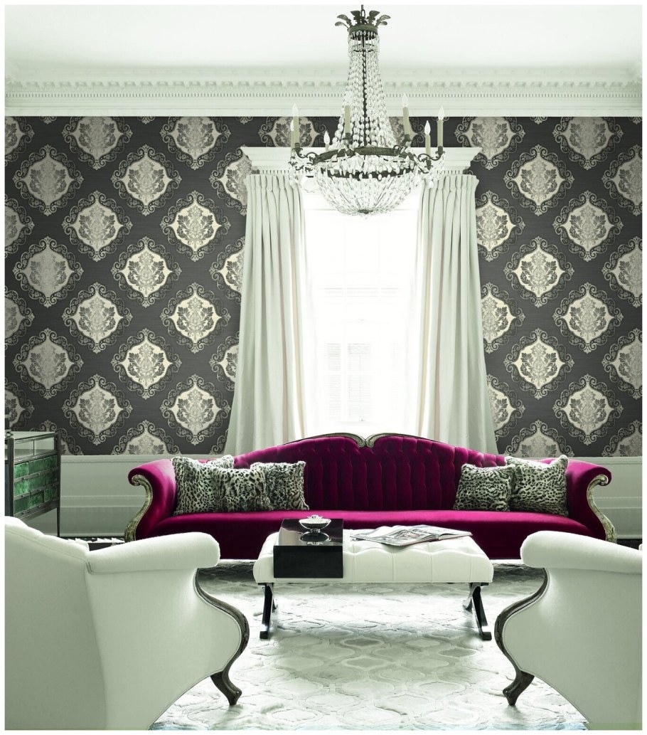 Обои с вензелями в интерьере гостиной