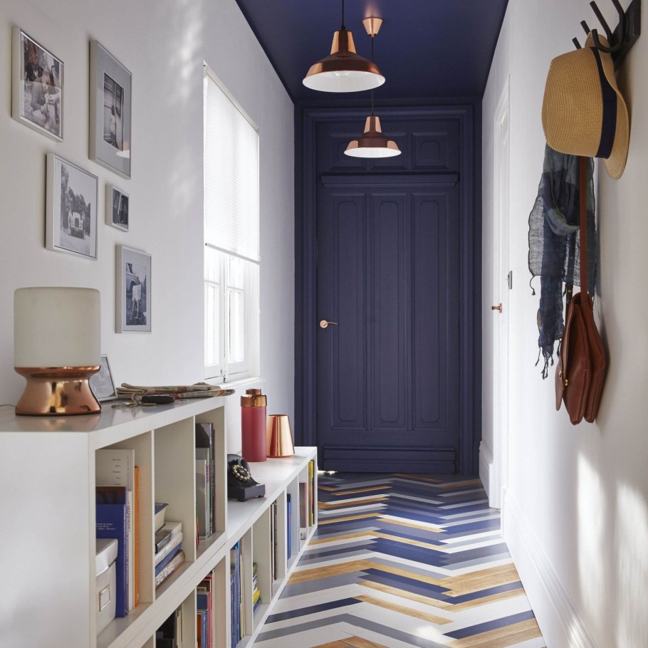 Интерьер длинного коридора