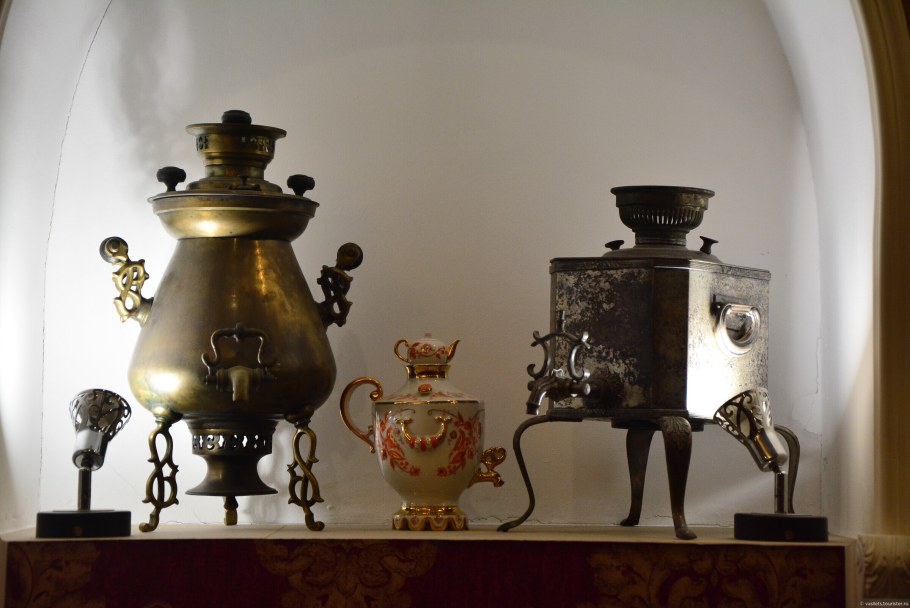 Самовар с ковром