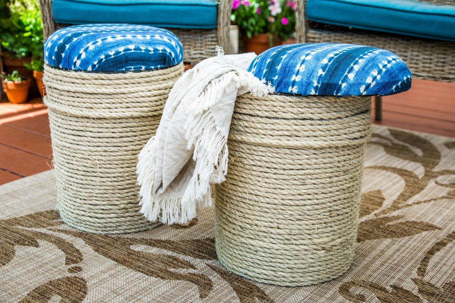 Пуф из пластикового ведра