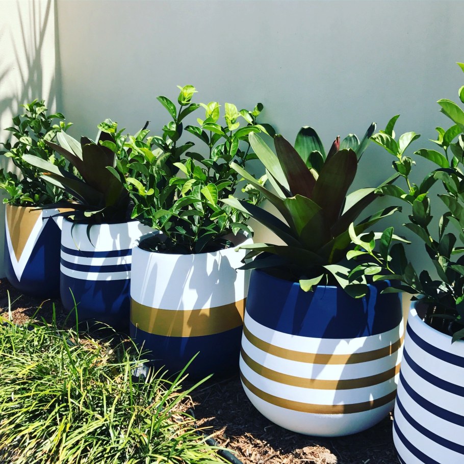 Украсить уличный цветочный горшок