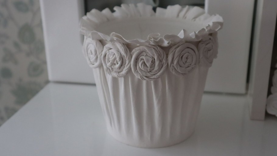 Цветочный горшок из майонезного ведра