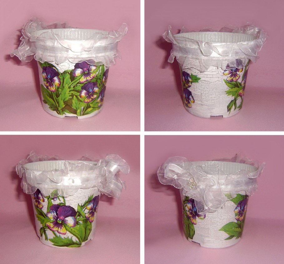 Цветочные горшки из майонезных ведерок