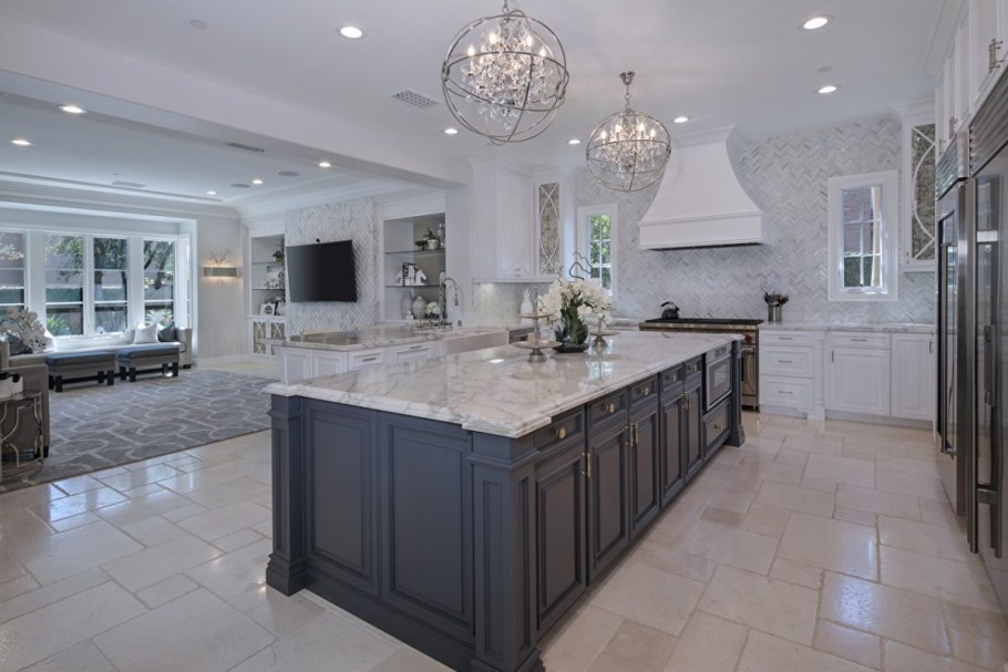Мрамор в интерьере кухни