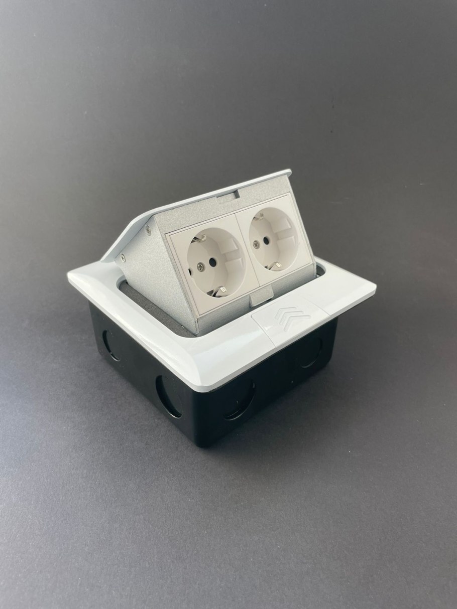 Розетки напольные накладные