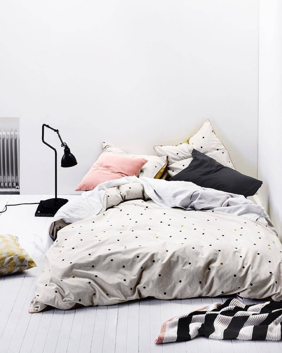 Спальня без кровати с матрасом