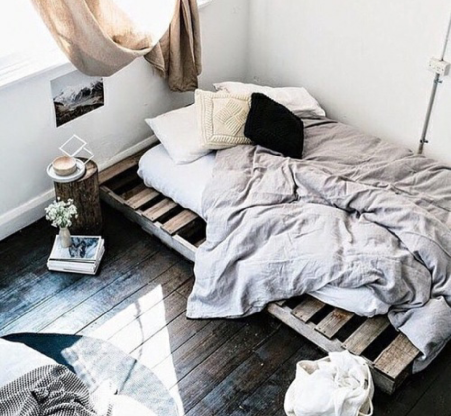 Кровать из паллетов