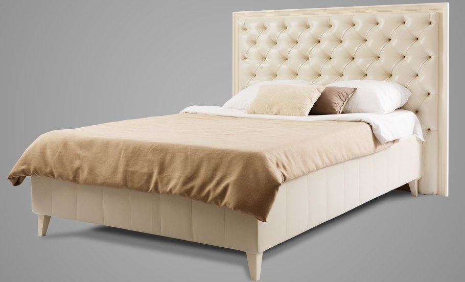 Кровать из массива с мягким изголовьем