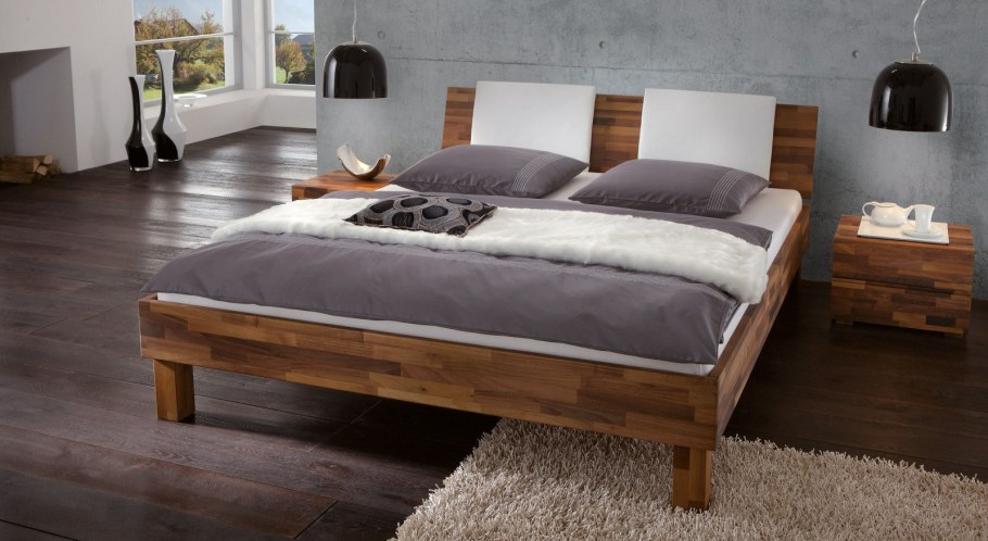 Кровать двуспальная деревянная