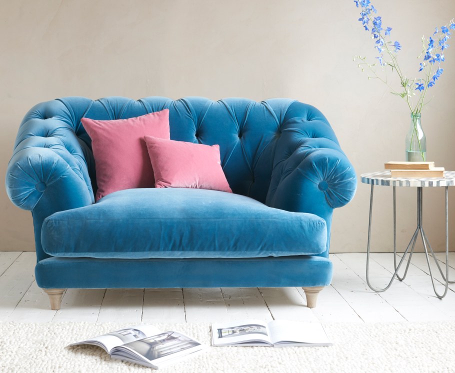 Голубой диван