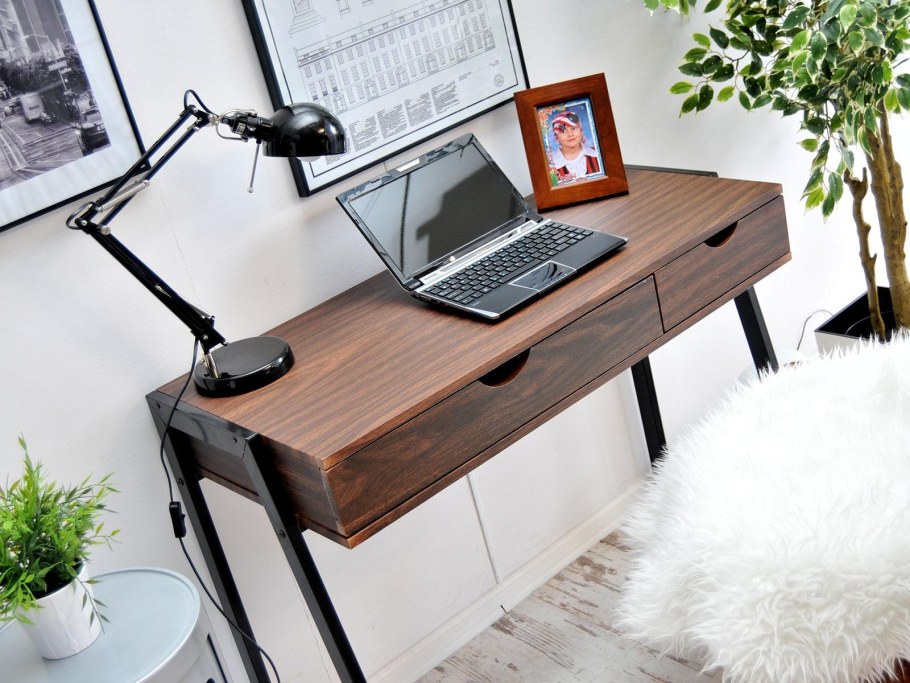 Современный компьютерный столик