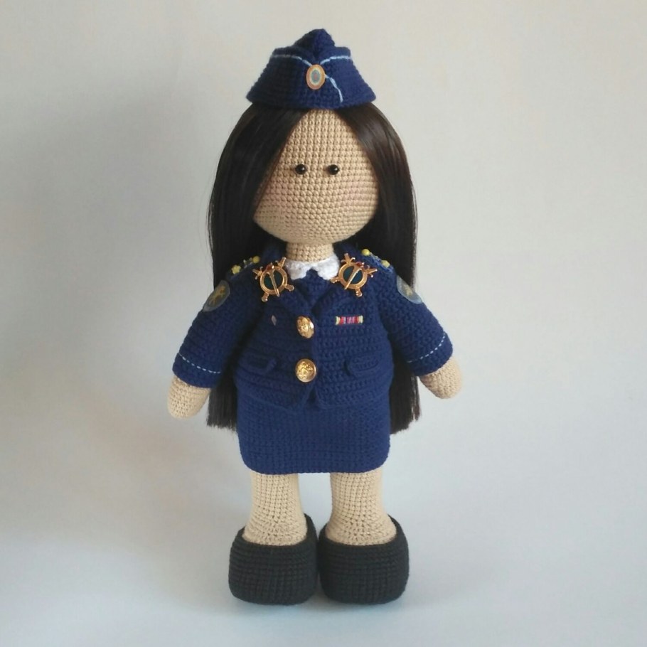 Вязаная кукла полицейский