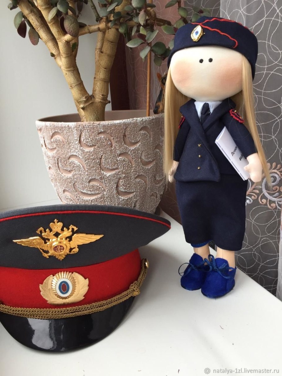 Интерьерная кукла полиции