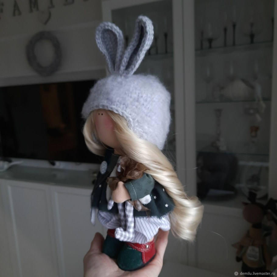 Зайка большеножка