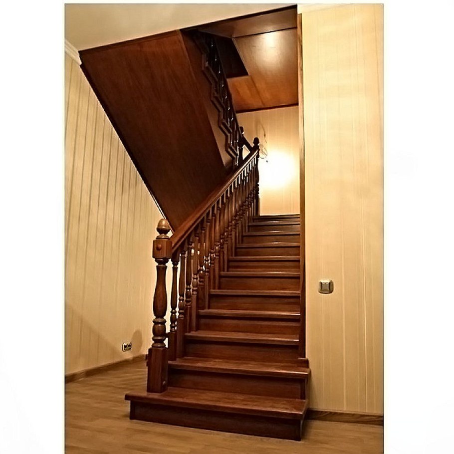 Лестница на второй этаж двухмаршевая