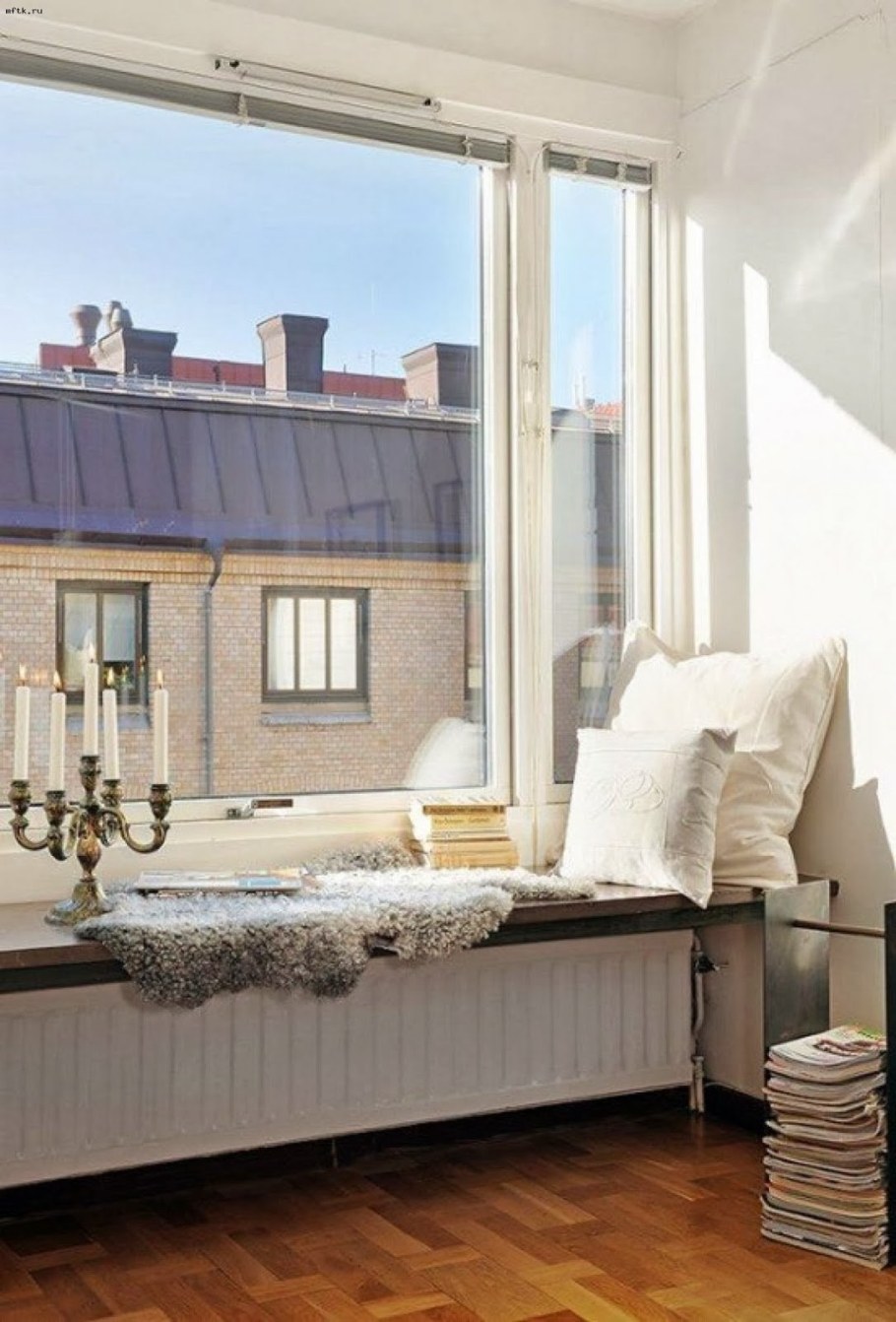 Широкий подоконник в интерьере