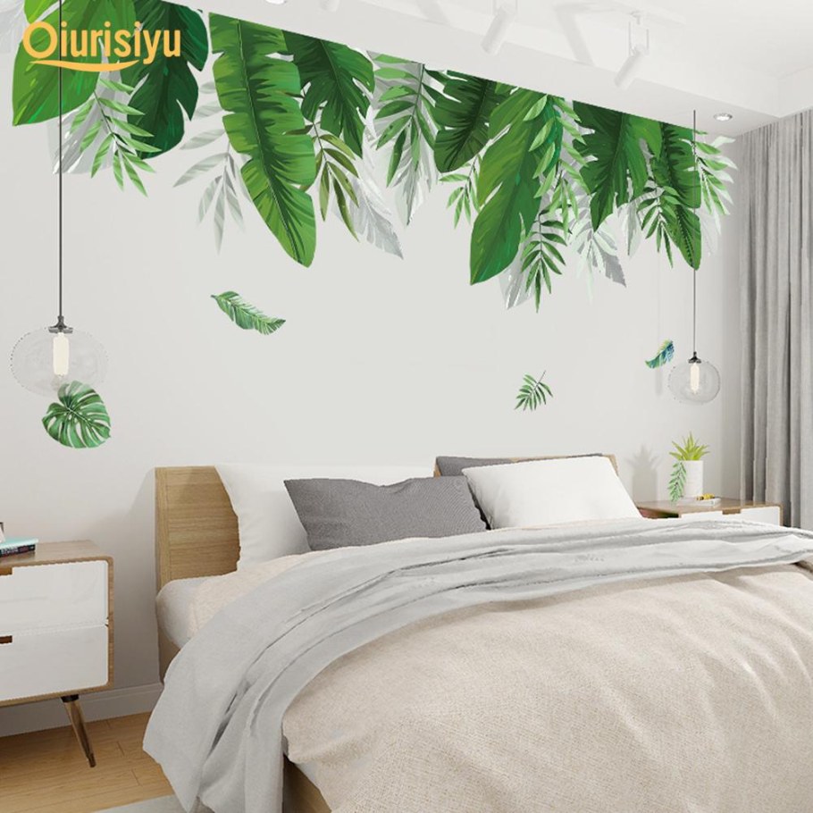 Тропические листья на стене