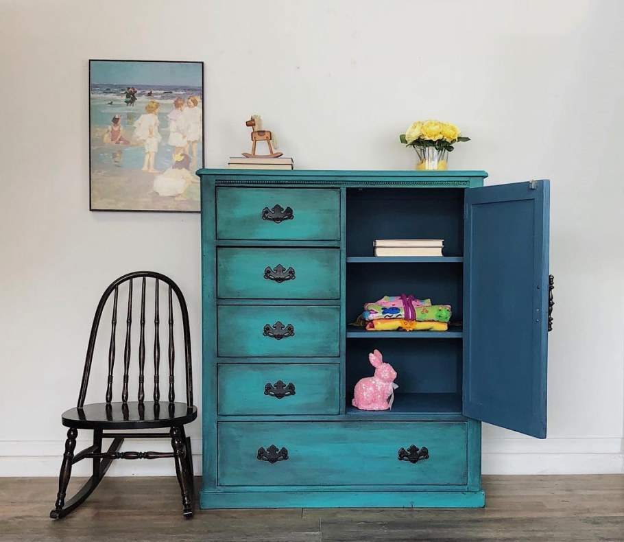 Перекрашивание старой мебели