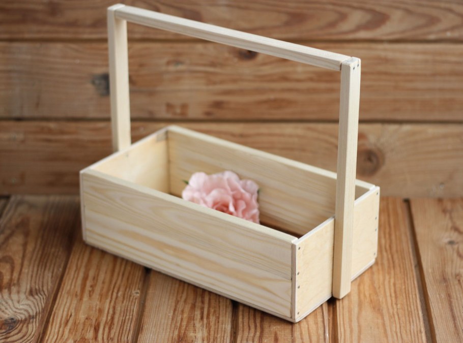 Деревянный ящик декоративный