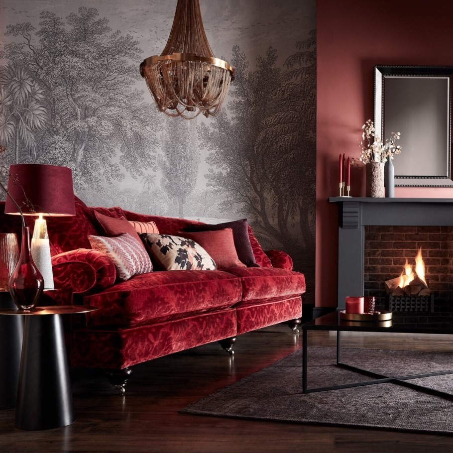 Гостиная в бордовых тонах