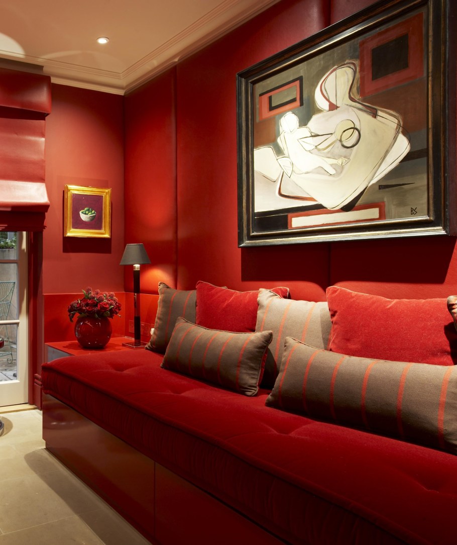 Красные стены в интерьере