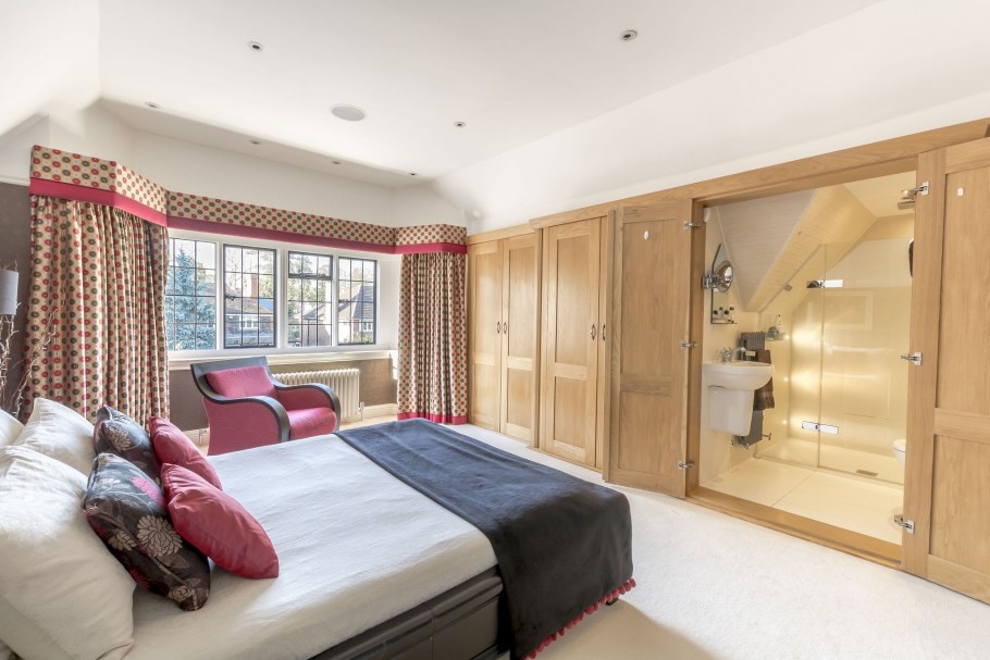 Спальня с гардеробной комнатой