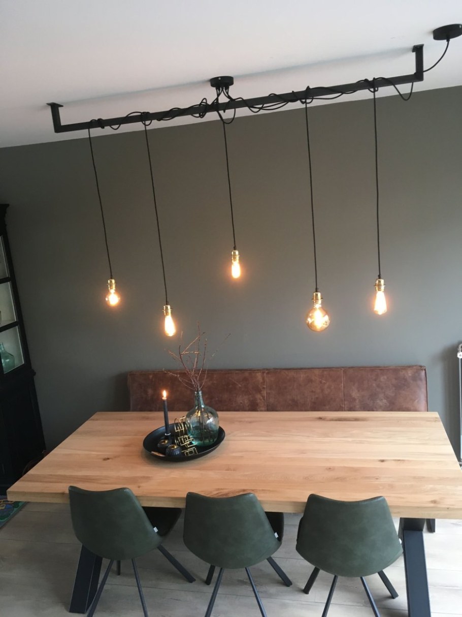 Светильник над кухонным столом