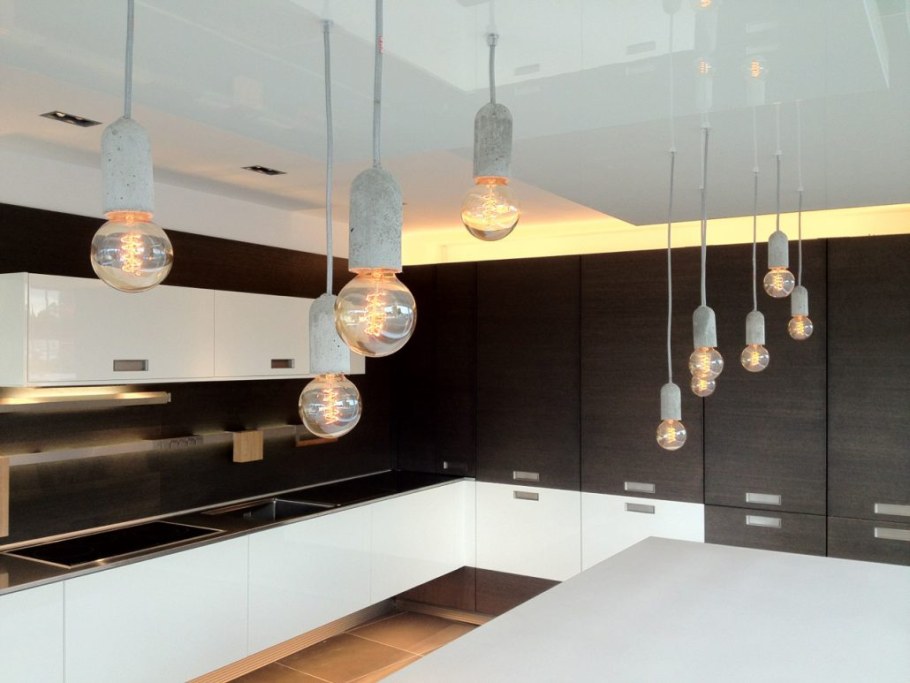 Люстра над барной стойкой