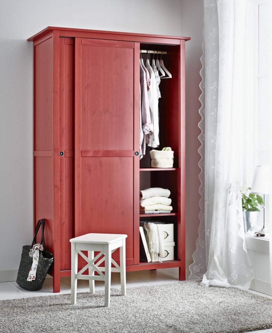 Красный шкаф икеа ХЕМНЭС