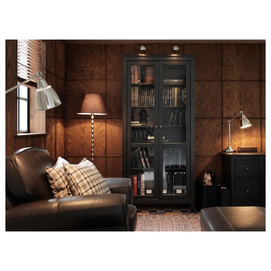 Ikea шкафы-витрины ХЕМНЭС