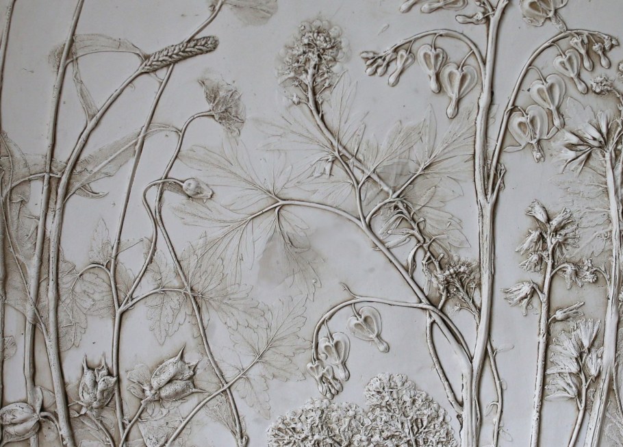 Барельеф Рейчел Дейн