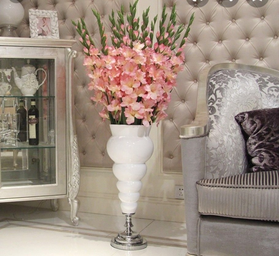 Декор искусственными цветами