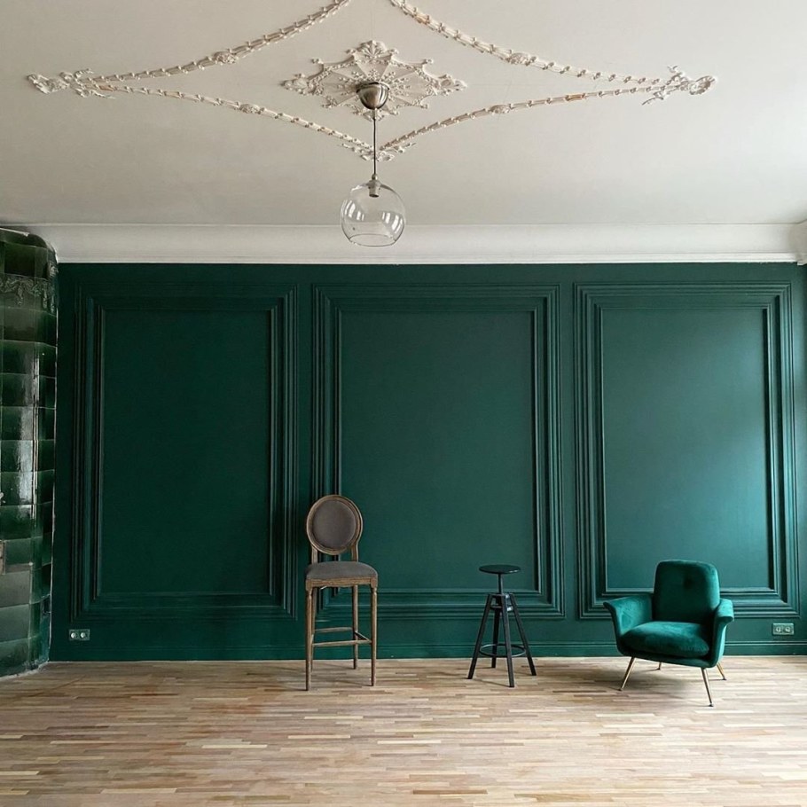 Изумрудный цвет стен в интерьере