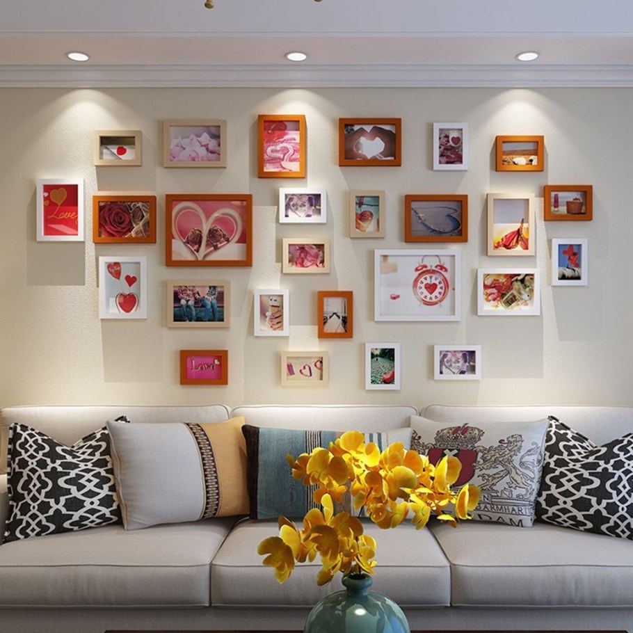 Украшение стены фоторамками