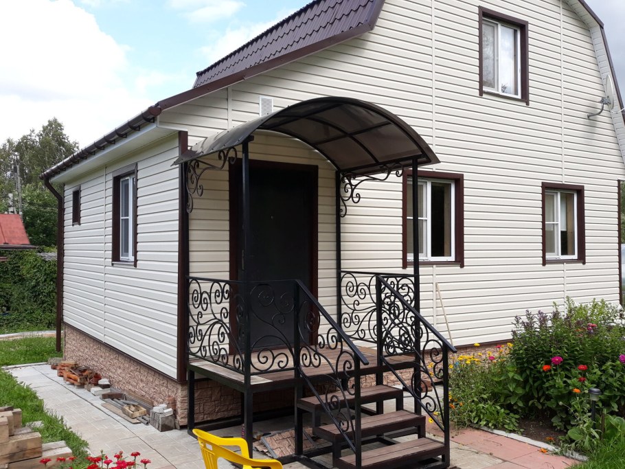 Крыльцо с навесом