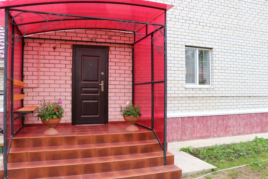 Козырек для крыльца