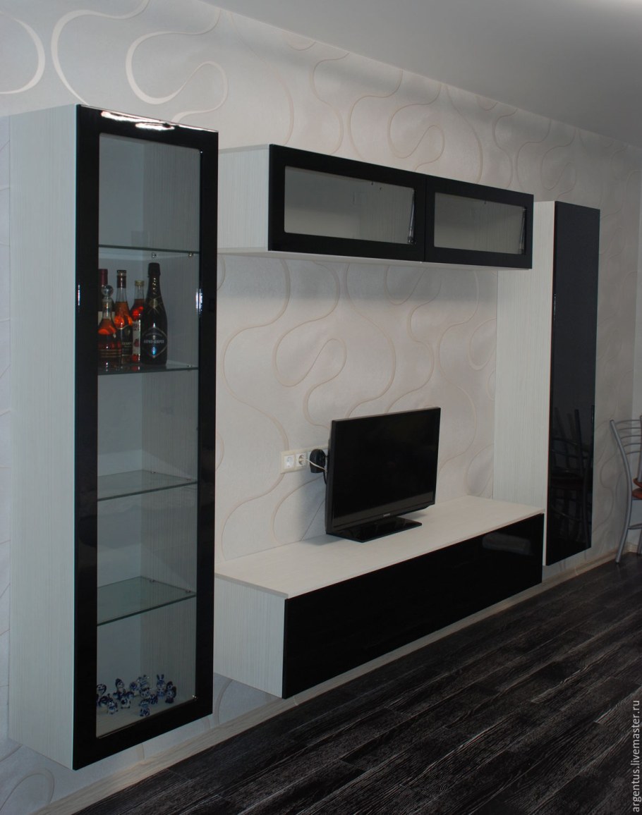 Навесные шкафы в гостиную